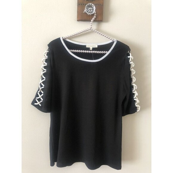 NWT Retrology Womens Size Medium Black Top White Lattice Trim Sleeves - Picture 1 of 4